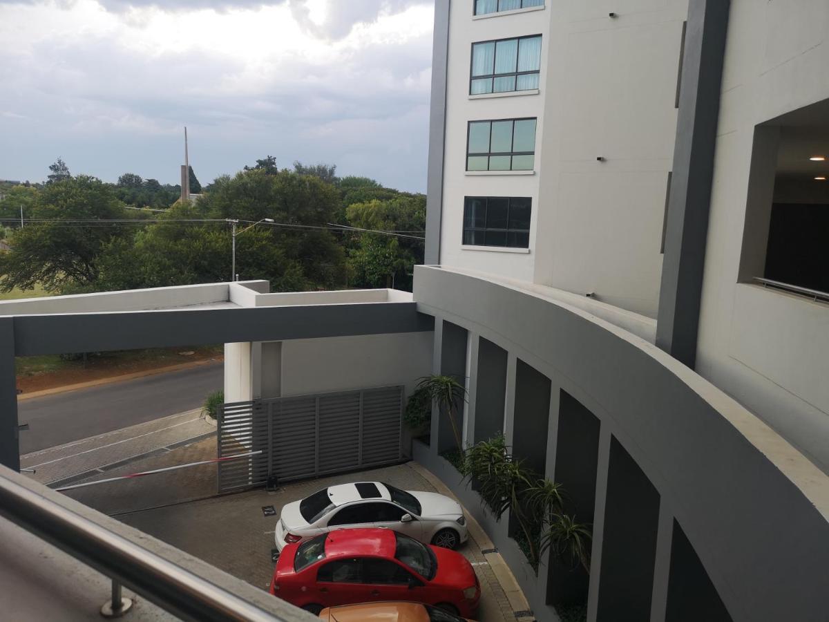 The Regency - Cosy Private Hotel Apartment - Unit 219 Pretoria-Noord Extérieur photo